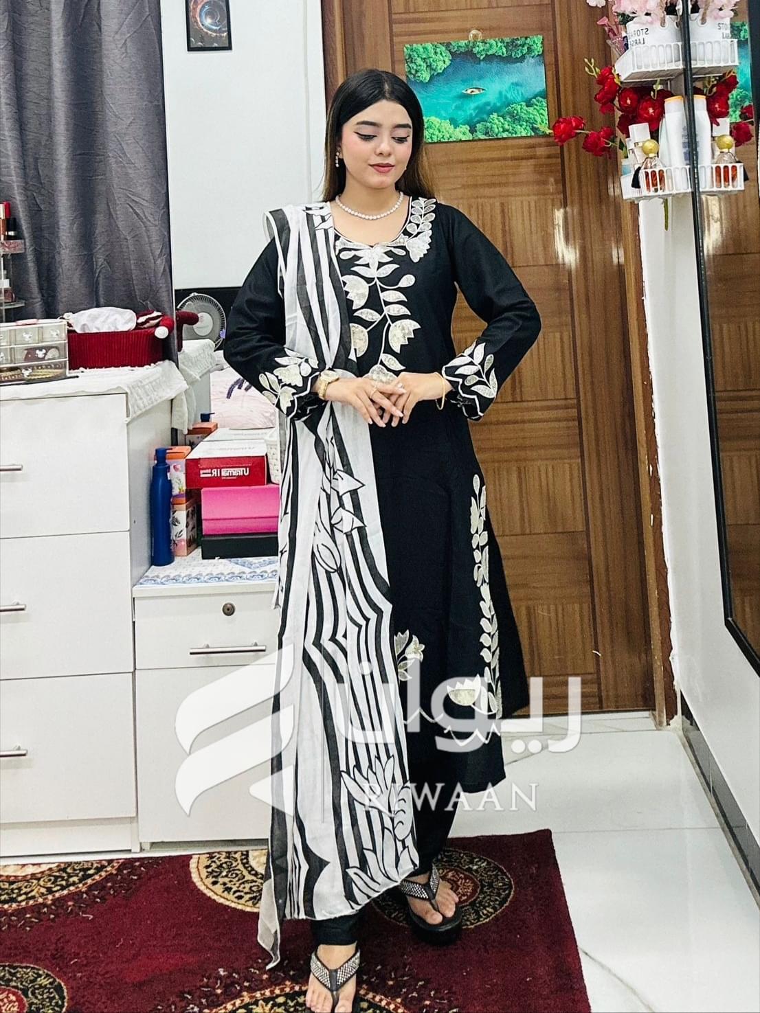 Black Sequence Embroidery Dress - Image 2